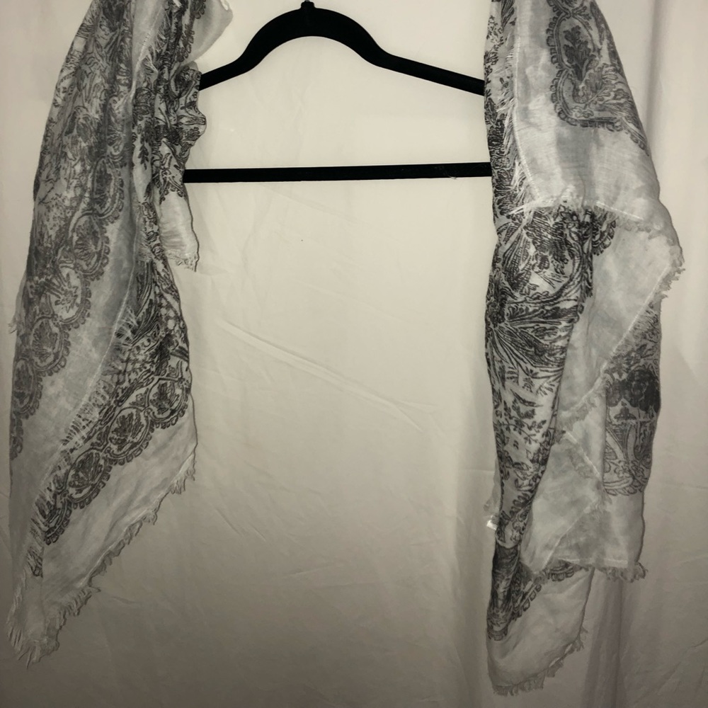 Scarf/wrap - Picture 4 of 6